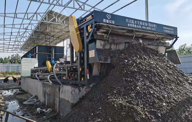 帶式壓濾機處理出來的干泥可以進行堆肥發(fā)酵